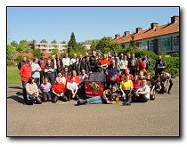 Groepsfoto bij het ouderlijk huis